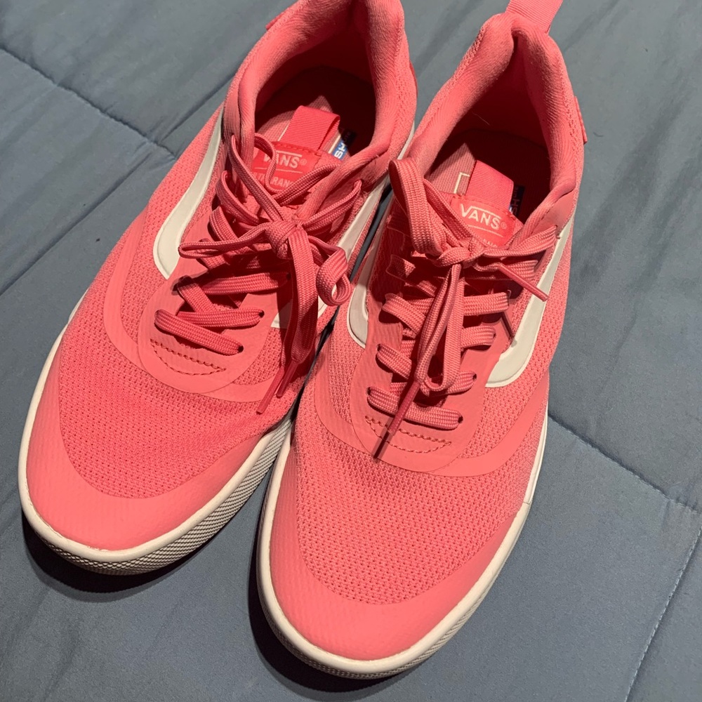 Cute Vans tennis shoes/sneakers 👟